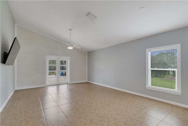 655 Valencia Circle SW, Vero Beach, FL 32968