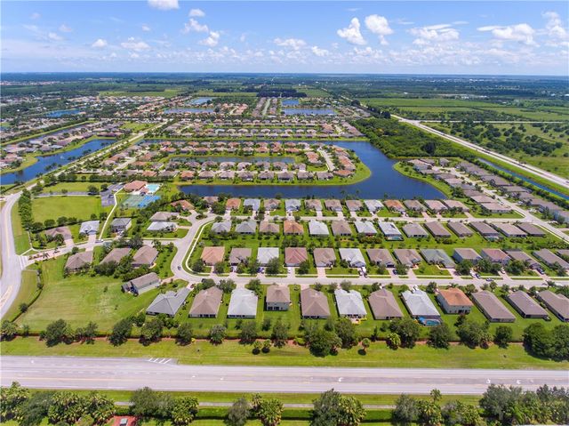 655 Valencia Circle SW, Vero Beach, FL 32968