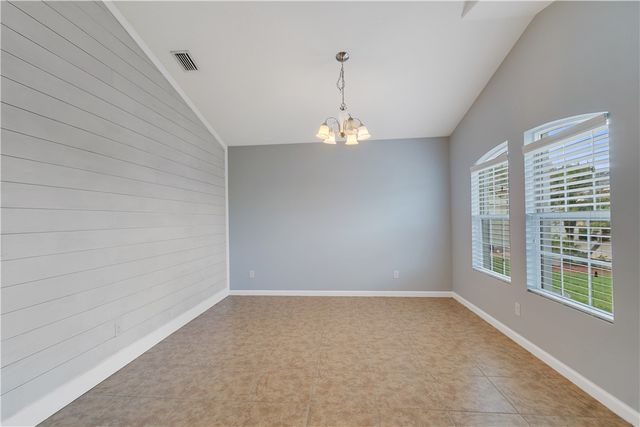 655 Valencia Circle SW, Vero Beach, FL 32968