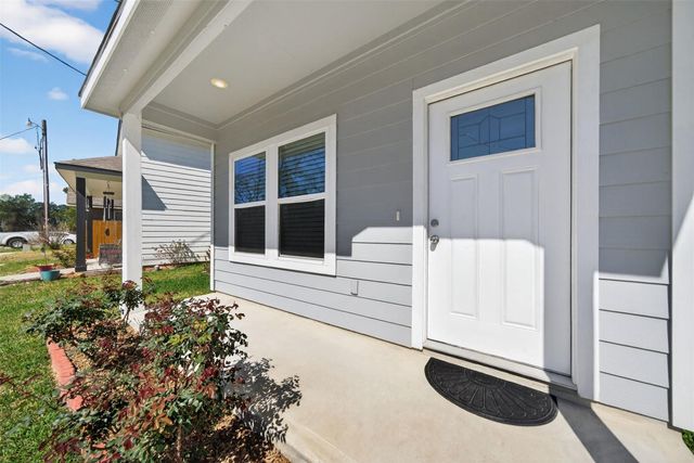 16684 E Ivanhoe, Montgomery, TX 77316