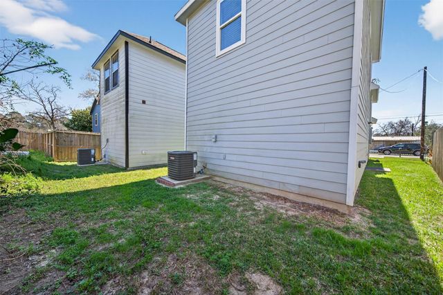 16684 E Ivanhoe, Montgomery, TX 77316