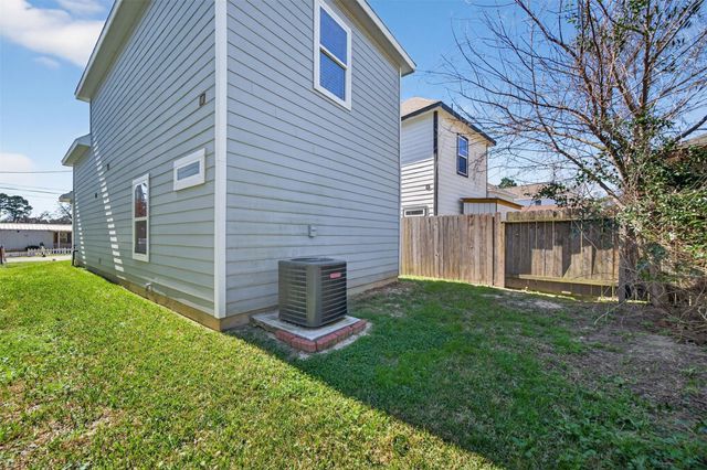 16684 E Ivanhoe, Montgomery, TX 77316