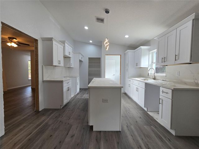 21 SEQUOIA DRIVE CRSE, Ocklawaha, FL 32179