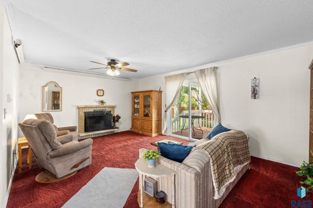 1408 E Sylvan Cir Circle, Brandon, SD 57005