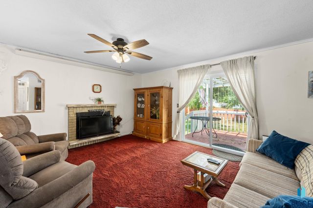 1408 E Sylvan Cir Circle, Brandon, SD 57005