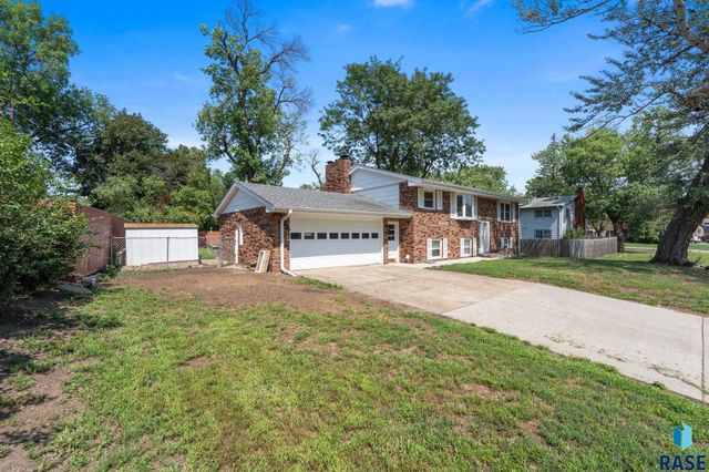 1408 E Sylvan Cir Circle, Brandon, SD 57005