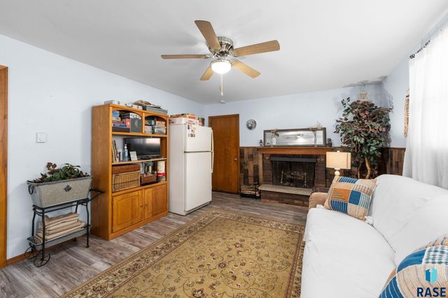 1408 E Sylvan Cir Circle, Brandon, SD 57005