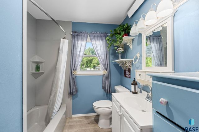 1408 E Sylvan Cir Circle, Brandon, SD 57005