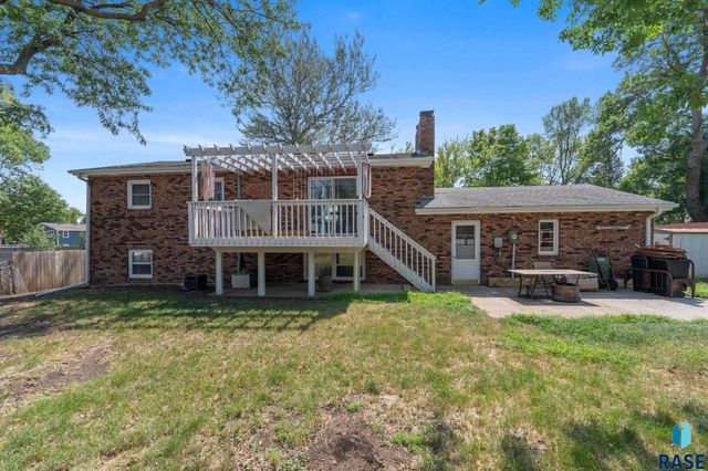 1408 E Sylvan Cir Circle, Brandon, SD 57005