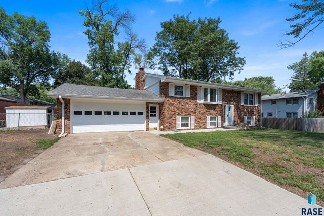 1408 E Sylvan Cir Circle, Brandon, SD 57005