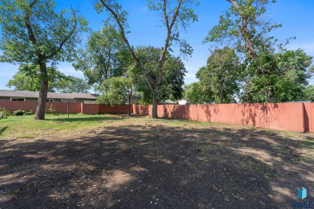 1408 E Sylvan Cir Circle, Brandon, SD 57005