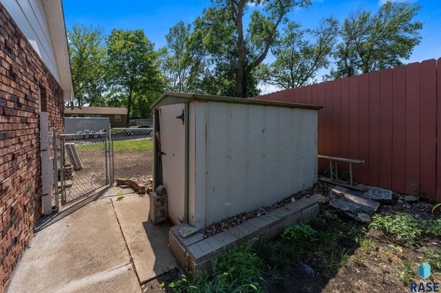1408 E Sylvan Cir Circle, Brandon, SD 57005