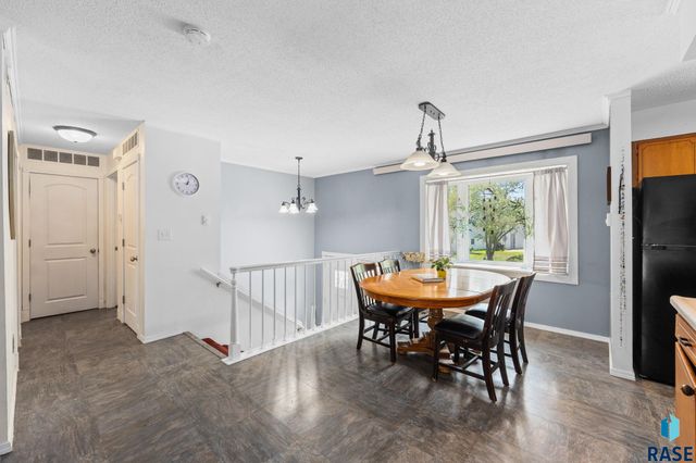 1408 E Sylvan Cir Circle, Brandon, SD 57005