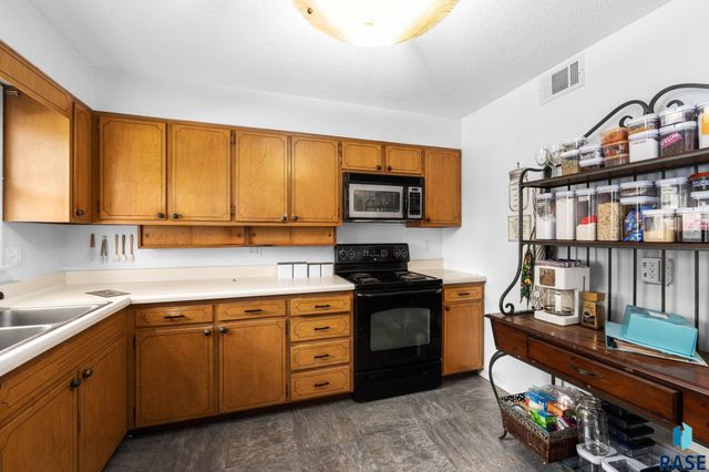 1408 E Sylvan Cir Circle, Brandon, SD 57005