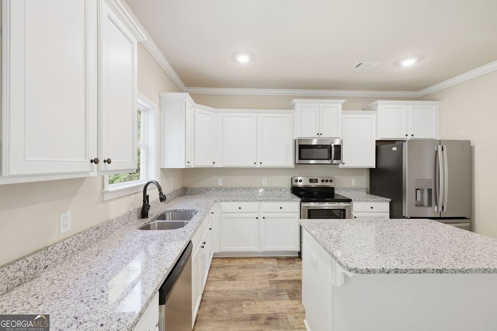 275 Huntington Manor Court 18, Cornelia, GA 30531 — photo 4