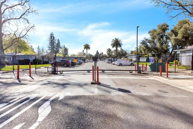 2869 Santa Paula Ct, Sacramento, CA 95821