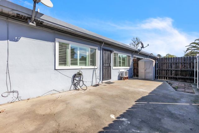 2869 Santa Paula Ct, Sacramento, CA 95821