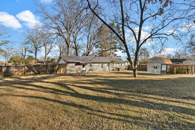 201 Pinewood, Carthage, TX 75633