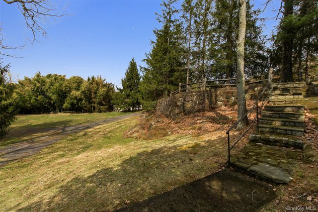 27 Allapartus Circle, Ossining, NY 10562