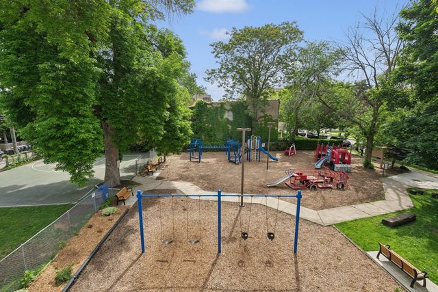 717 Reba Place 2N, Evanston, IL 60202