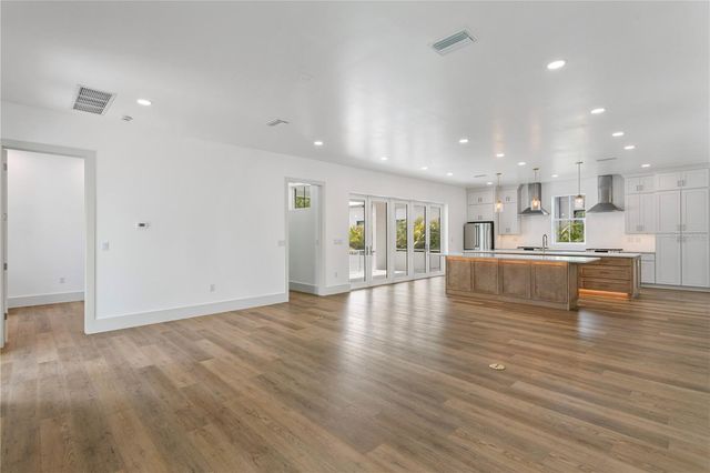 514 38TH AVENUE NE, St Petersburg, FL 33704