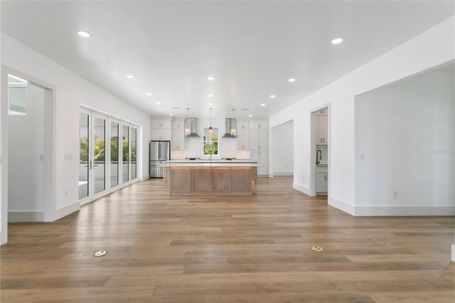 514 38TH AVENUE NE, St Petersburg, FL 33704