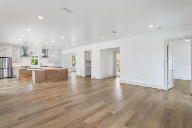 514 38TH AVENUE NE, St Petersburg, FL 33704