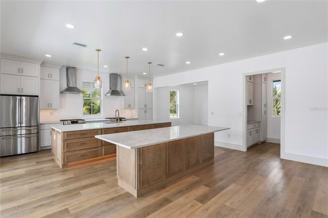 514 38TH AVENUE NE, St Petersburg, FL 33704