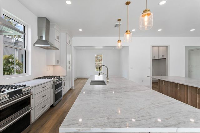 514 38TH AVENUE NE, St Petersburg, FL 33704