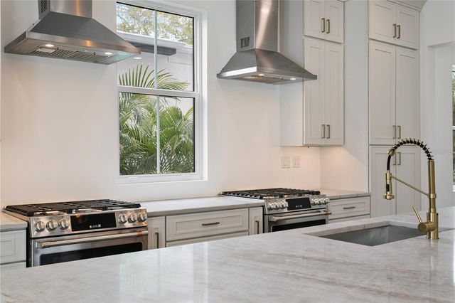 514 38TH AVENUE NE, St Petersburg, FL 33704