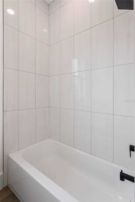 Image 38 of property listing at 514 38TH AVENUE NE, St Petersburg, FL 33704