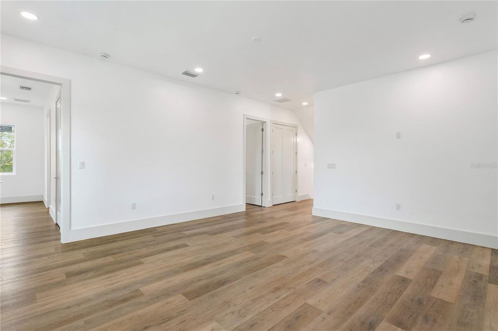 Image 46 of property listing at 514 38TH AVENUE NE, St Petersburg, FL 33704