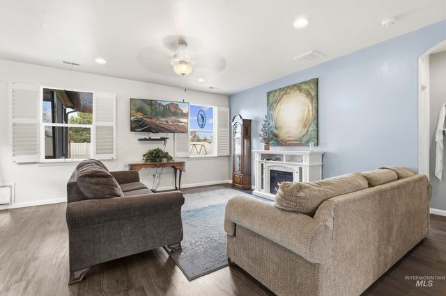 310 S Voyage Ave, Caldwell, ID 83605