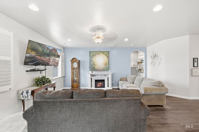 310 S Voyage Ave, Caldwell, ID 83605