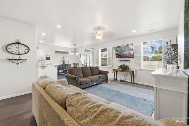 310 S Voyage Ave, Caldwell, ID 83605