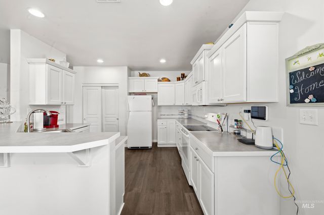 310 S Voyage Ave, Caldwell, ID 83605