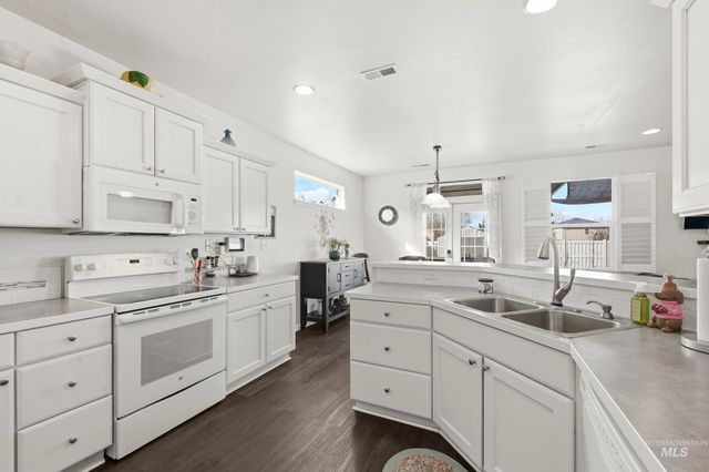 310 S Voyage Ave, Caldwell, ID 83605