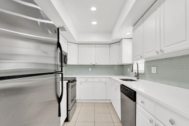 10249 N Military Trail Apt 201, Palm Beach Gardens, FL 33410