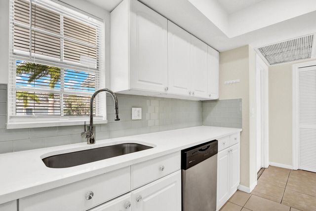 10249 N Military Trail Apt 201, Palm Beach Gardens, FL 33410