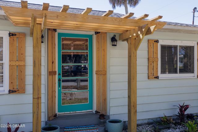 69 E Bayshore Drive, Port Orange, FL 32127