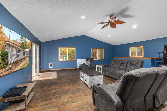 8233 S Beech Avenue, Croton Twp, MI 49329