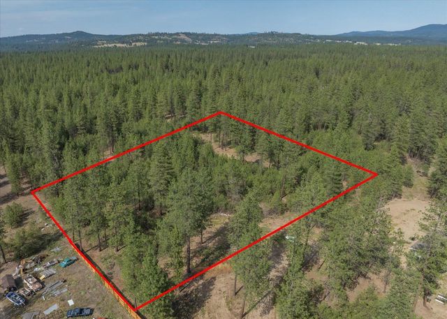 5123 E Chattaroy Rd, Chattaroy, WA 99003