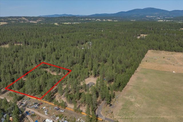 5123 E Chattaroy Rd, Chattaroy, WA 99003