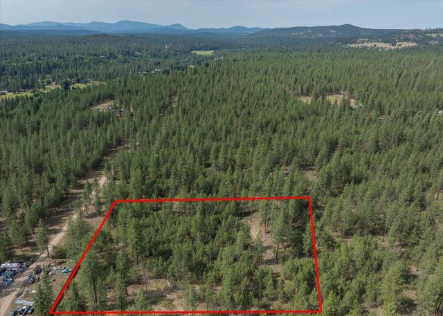 5123 E Chattaroy Rd, Chattaroy, WA 99003