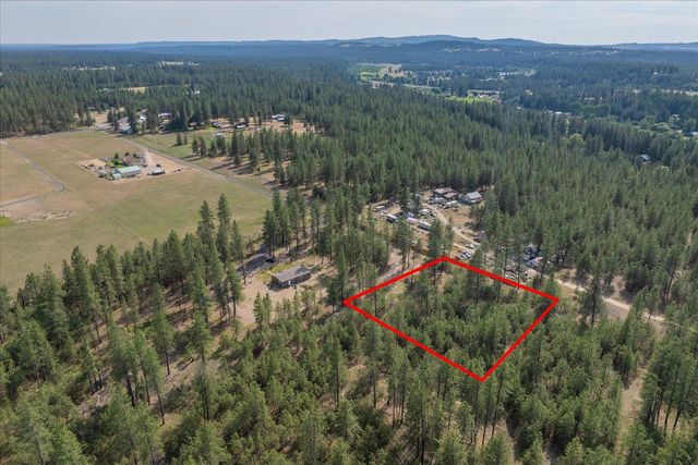 5123 E Chattaroy Rd, Chattaroy, WA 99003