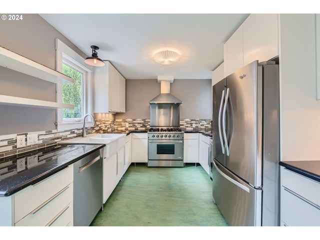 9116 N WILLAMETTE Blvd, Portland, OR 97203