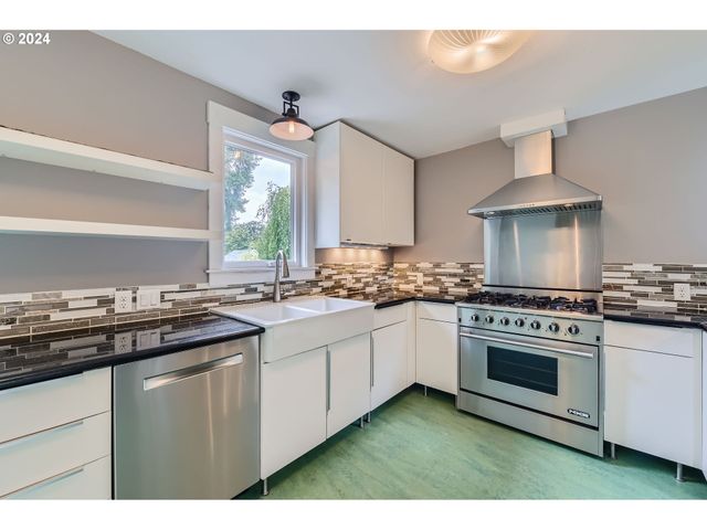 9116 N WILLAMETTE Blvd, Portland, OR 97203