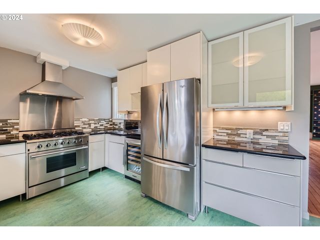 9116 N WILLAMETTE Blvd, Portland, OR 97203