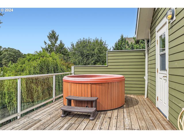 9116 N WILLAMETTE Blvd, Portland, OR 97203