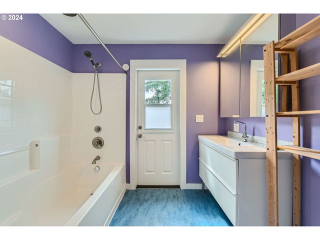 9116 N WILLAMETTE Blvd, Portland, OR 97203